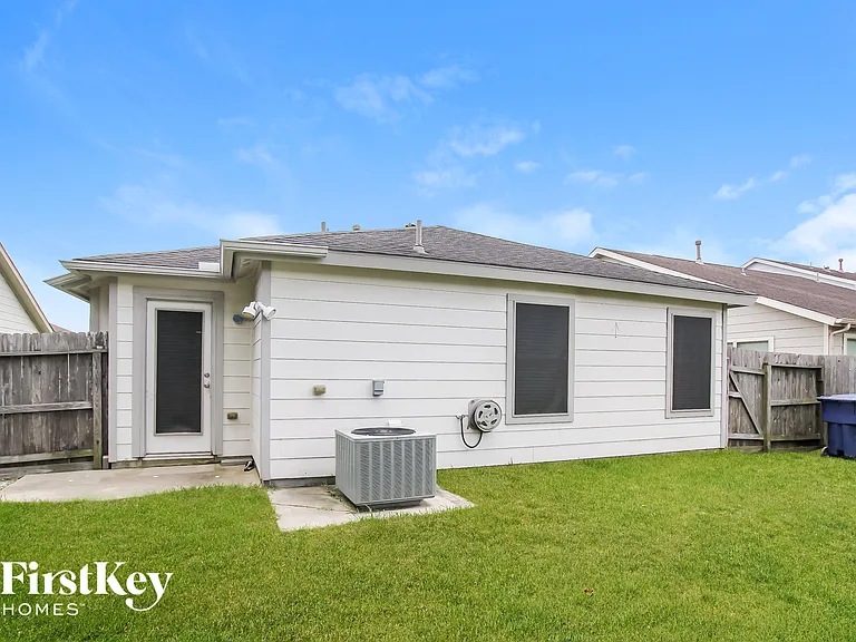 3043 Legends York Dr — Photo 14
