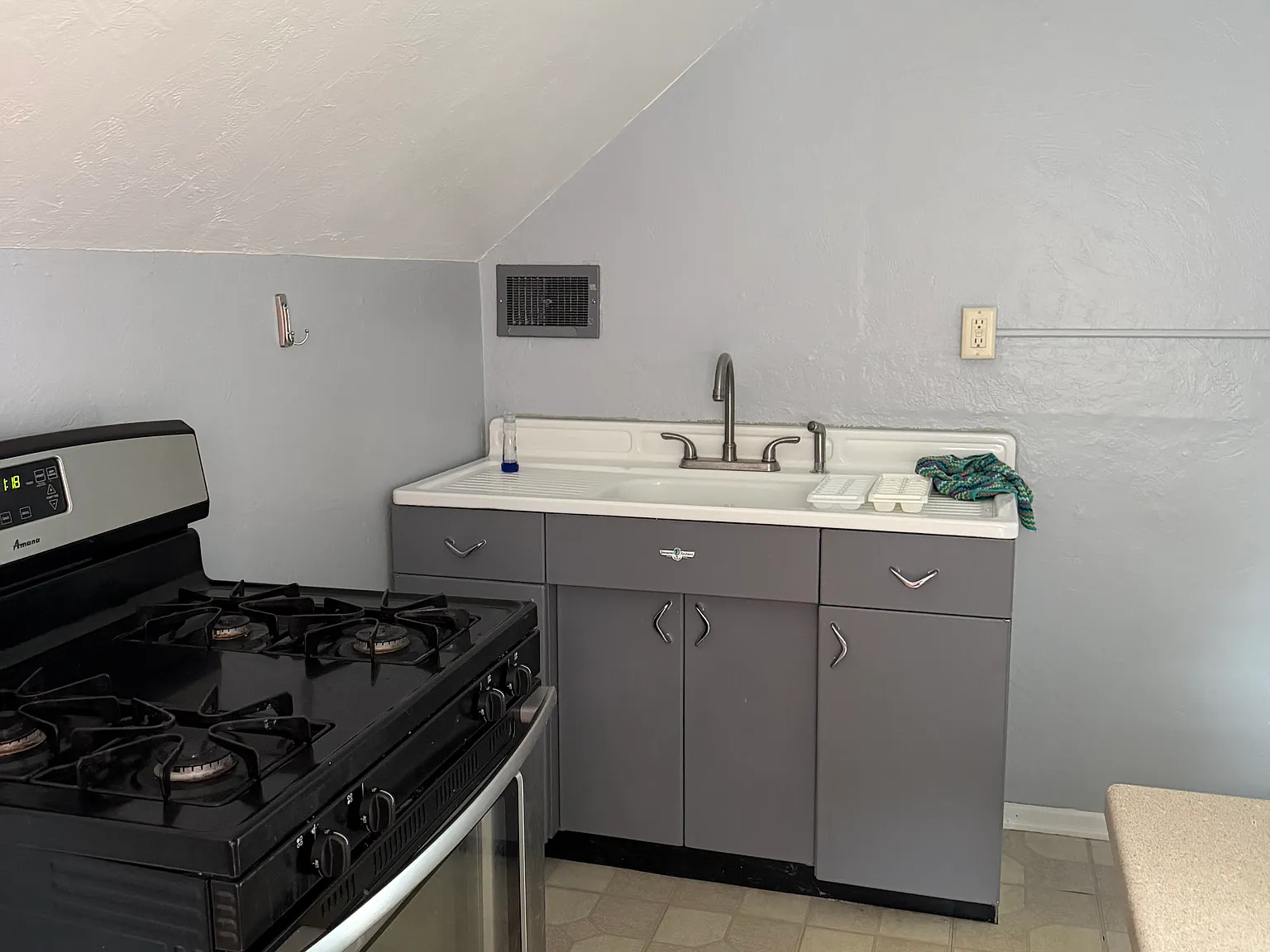 1 bed, 700 sqft, $850 — Photo 2