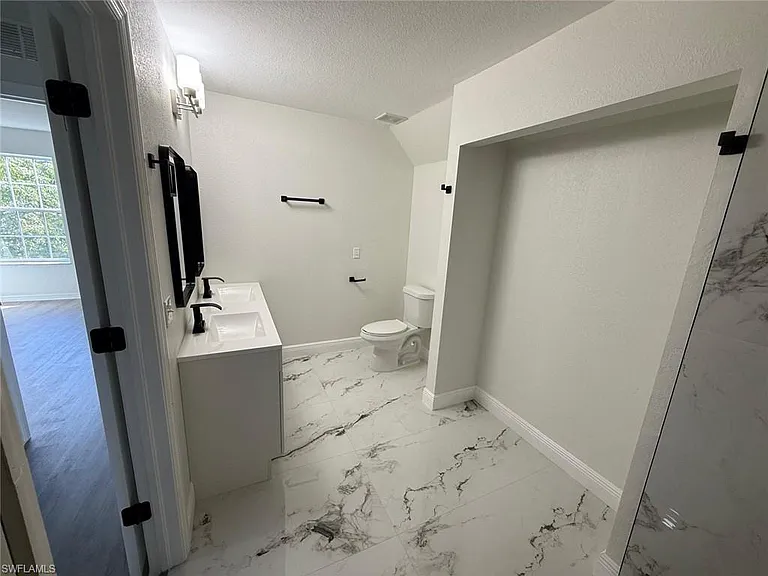 5248 Confederate Dr — Photo 12