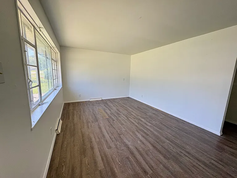 5547 Holborn Dr — Photo 4