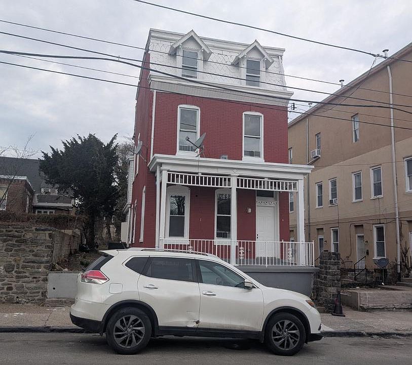 1st image of 39 E Church Ln