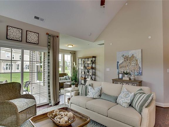 3rd image of 104 Thornwood Dr