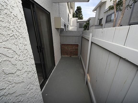 4th image of 3353 Shelby Dr #104