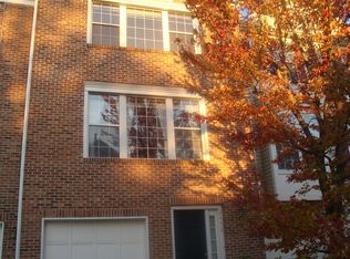 2452 Clover Field Cir, Herndon, VA 20171