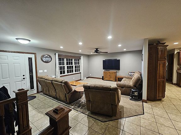 2nd image of 612 Meadowland Ct