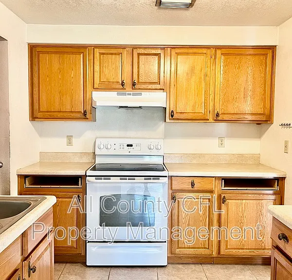 718 Buckminster Cir — Photo 7