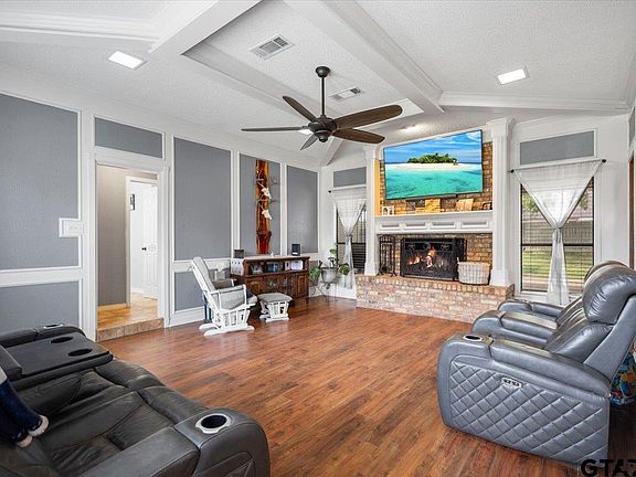 4th image of 607 Charmwood Dr