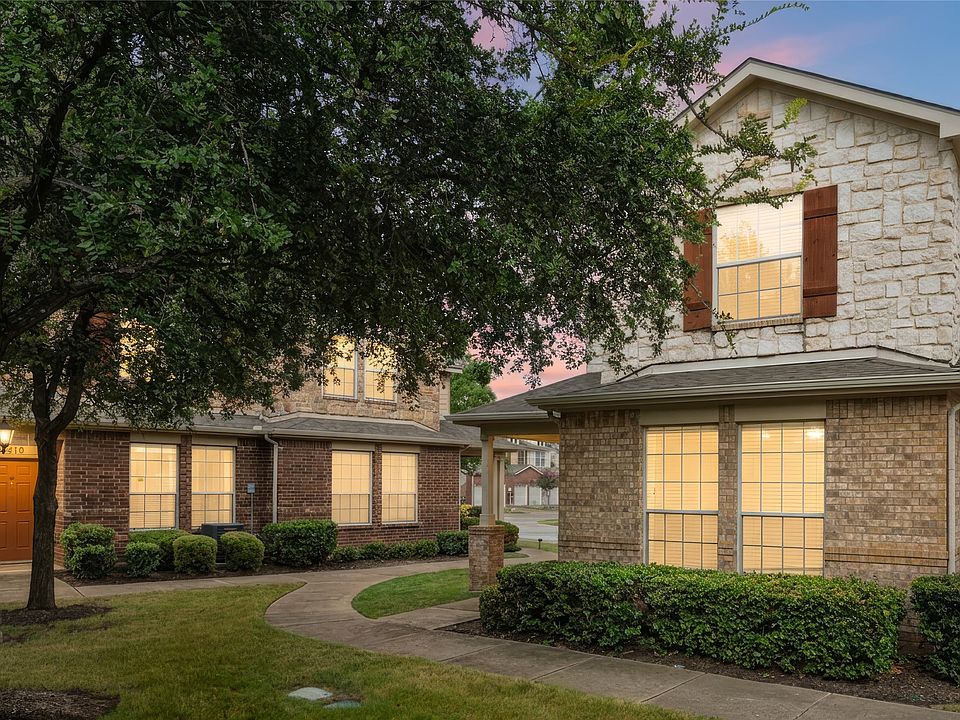 1st image of 2722 Hyde Park Dr
