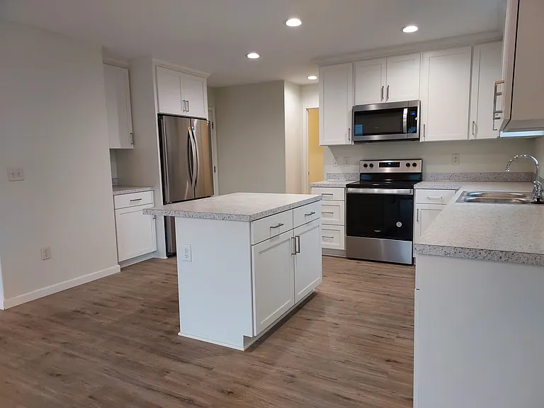 301 Drake St — Photo 6
