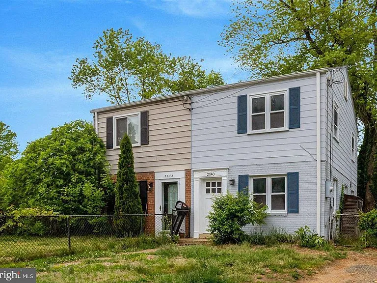 2340 Fairview Ter — Photo 1