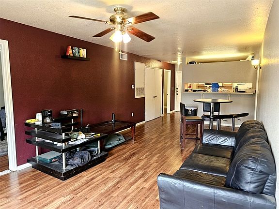 4th image of 519 Parkway #201