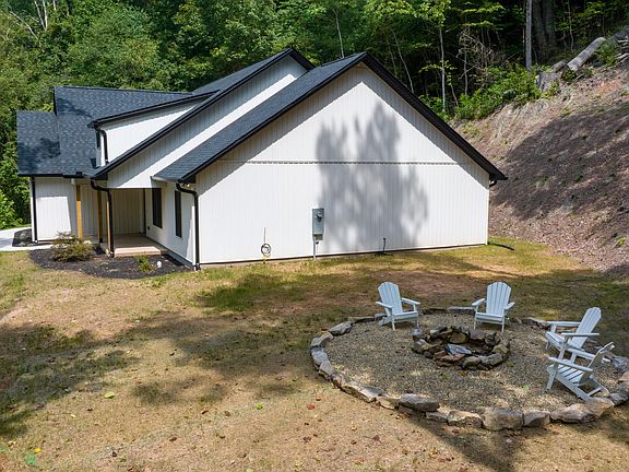 3rd image of 504 E Beaver Creek Dr