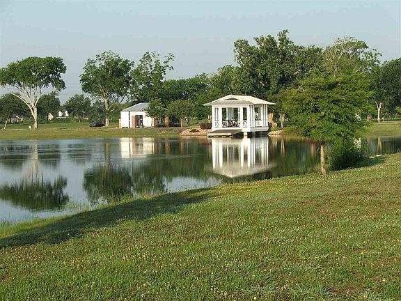 4th image of 3416 Pond Cir