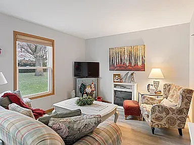 506 Larkspur Ln — Photo 8