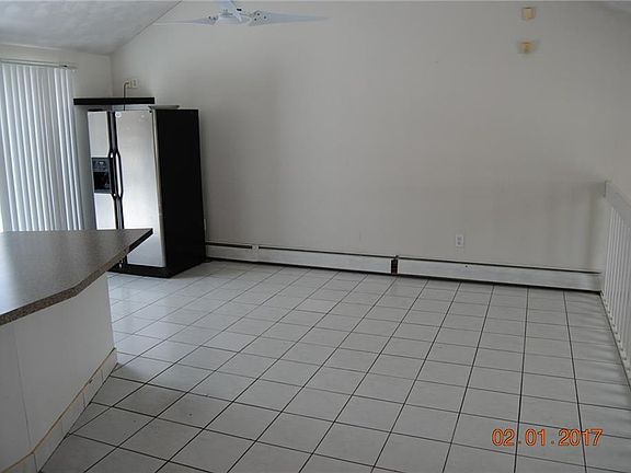 3rd image of 5 Jaime Dr