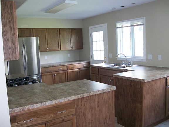2nd image of 143 Rainbow Dr