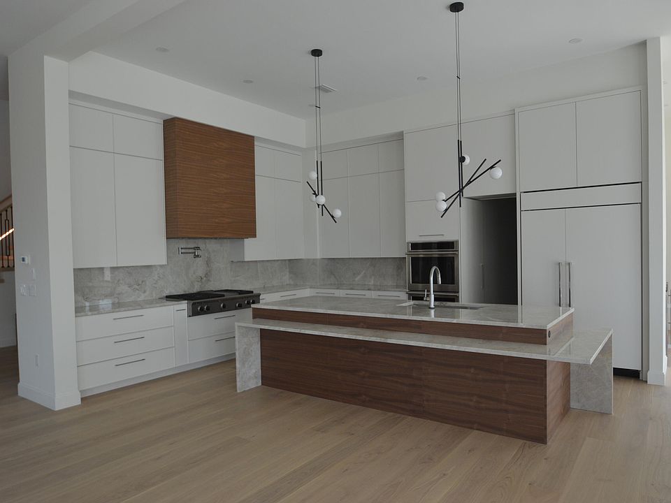 2nd image of 92 Southern Cross Ln