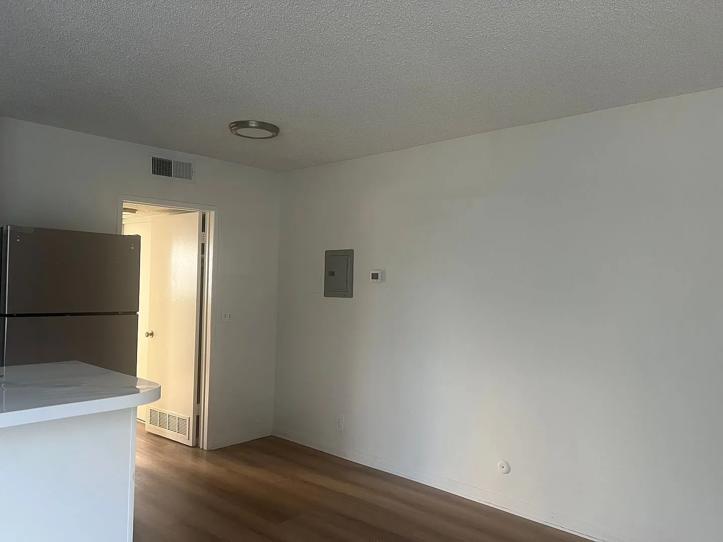 Villa Monica Apts. — Photo 2
