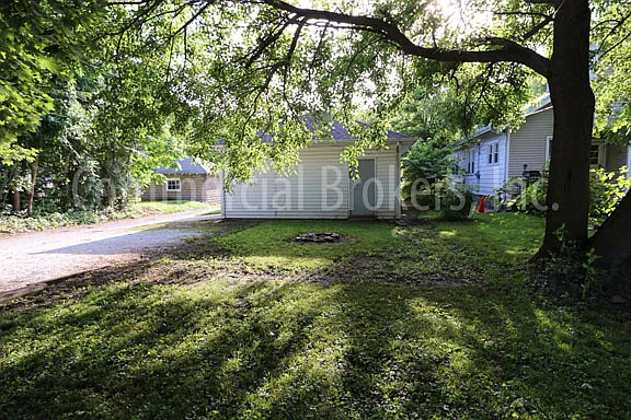 850 N Salisbury St — Photo 16