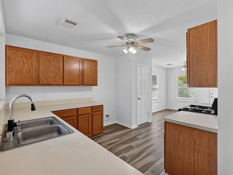 21907 Willow Shade Ln — Photo 11