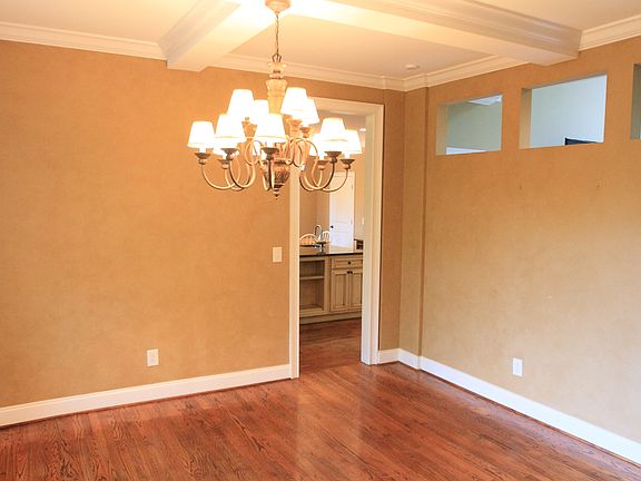 3rd image of 1738 Stratford Ln