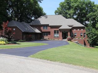 6216 Cedar Run Dr NE, Ada, MI 49301