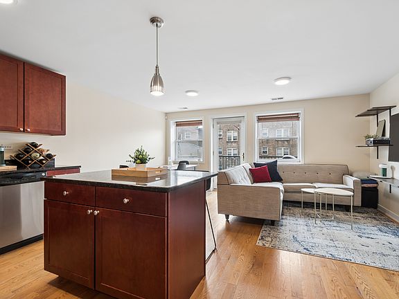 3rd image of 2501 W Bryn Mawr Ave APT 305