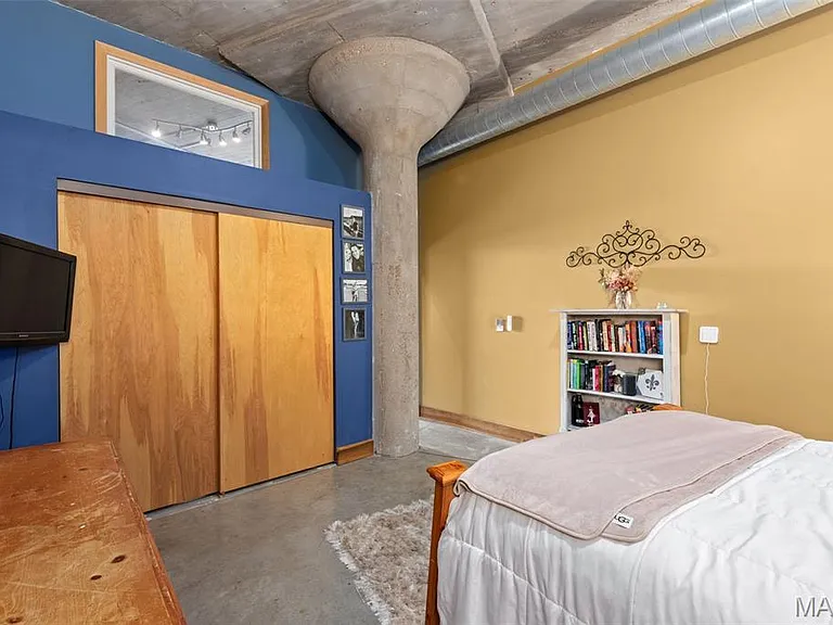 2323 Locust St #308 — Photo 41