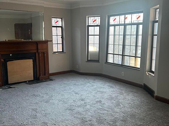4th image of 2943 Leslie St