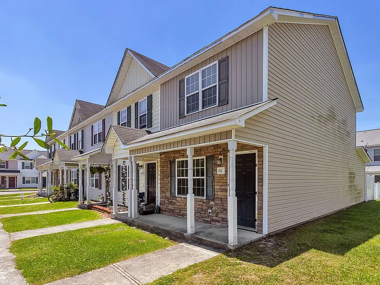 1011 Banister Loop — Photo 3