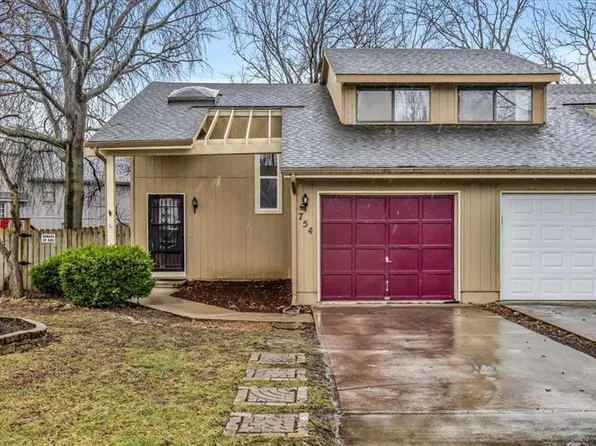 754 SE Claremont Ct, Lees Summit, MO 64063
