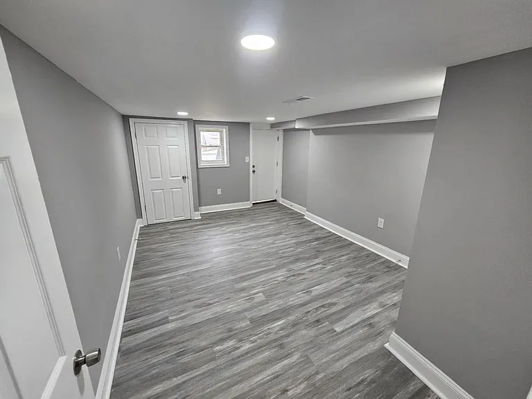 1111 W Hamburg St — Photo 12