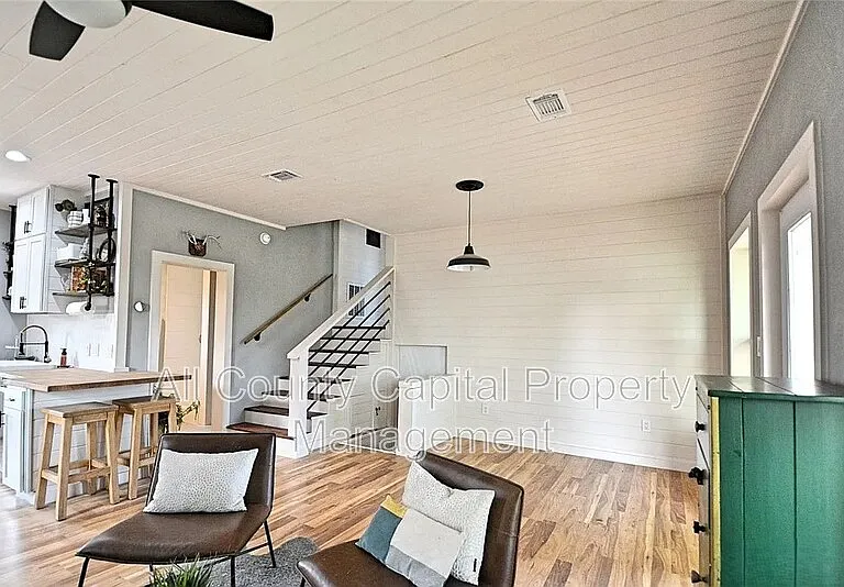 2902 Katy St — Photo 3
