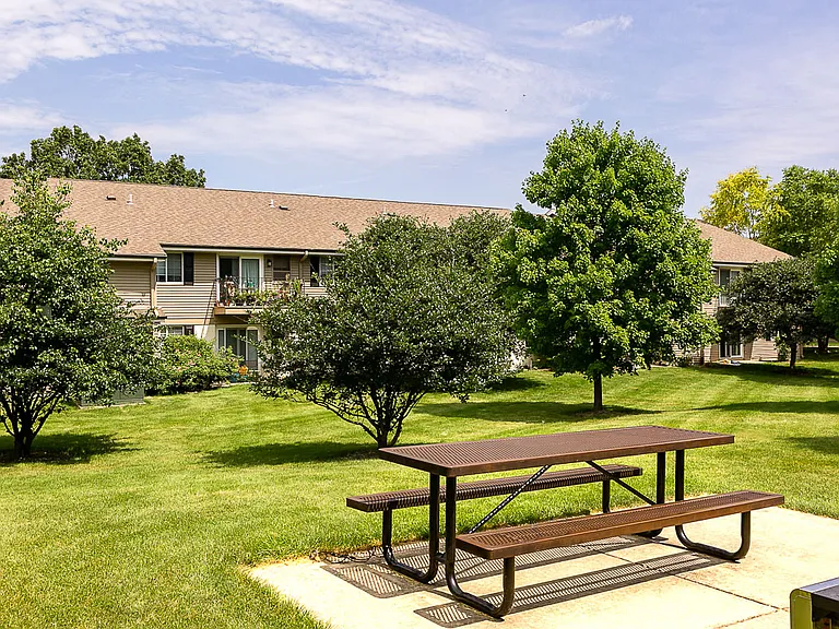 Fairways of Naperville Picnic Area