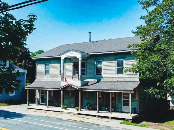 121 Water St, Shelburne, NS B0T 1W0