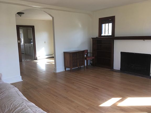 5th image of 305 Theodora St