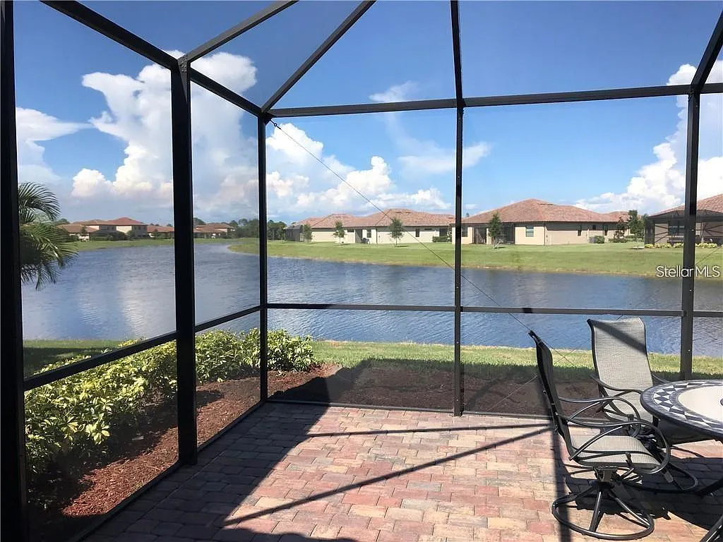 4 bed, 3.0 bath, 2032 sqft, $2,900 — Photo 2