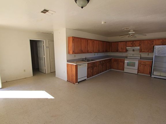 2nd image of 419 W 12th St #2