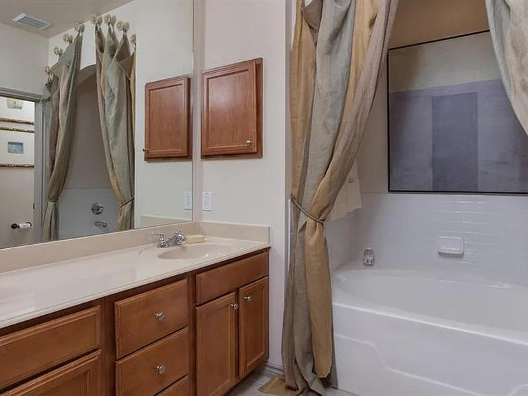 Estancia Townhomes — Photo 16