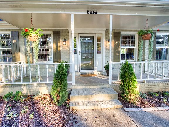 3rd image of 2314 Ravenwood Dr