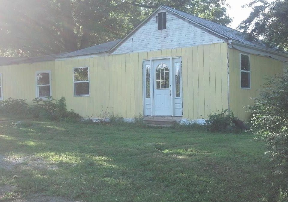 2nd image of 2919 Dewey St