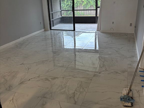 4th image of 72 Silver Park Cir