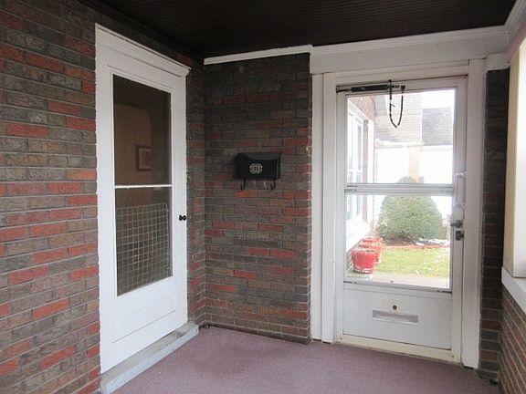 5th image of 708 W Gift Ave