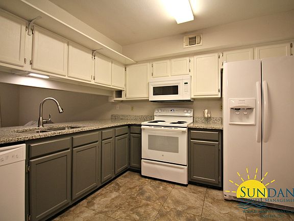 2nd image of 412D N Sea Ln NW