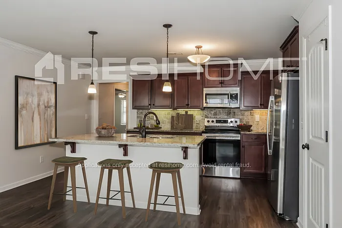 290 Silbury Rd — Photo 3