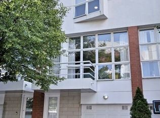 1749 W George St, Chicago, IL 60657