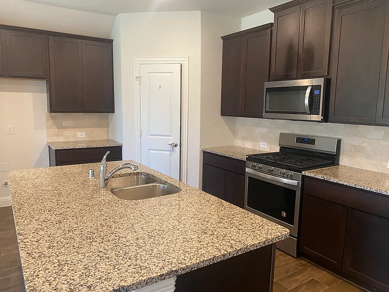 4005 Waterford Dr — Photo 10