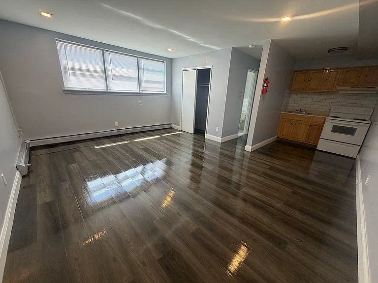362 Williamson St #B11 — Photo 1