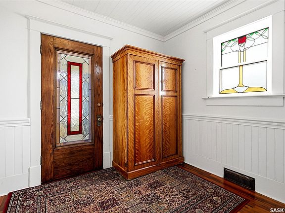 5th image of 518 10th Street E