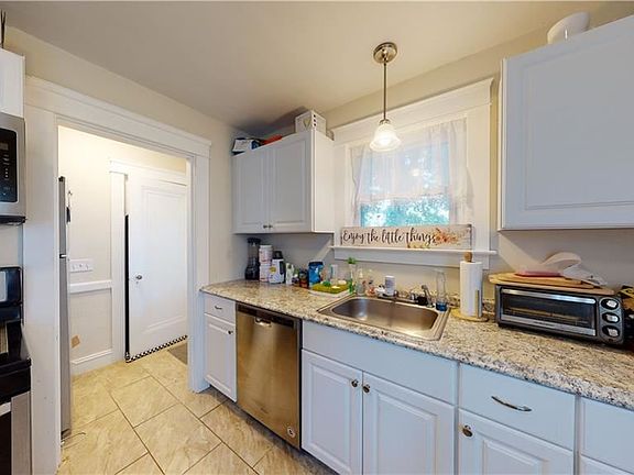 3rd image of 164 Harrington Ave